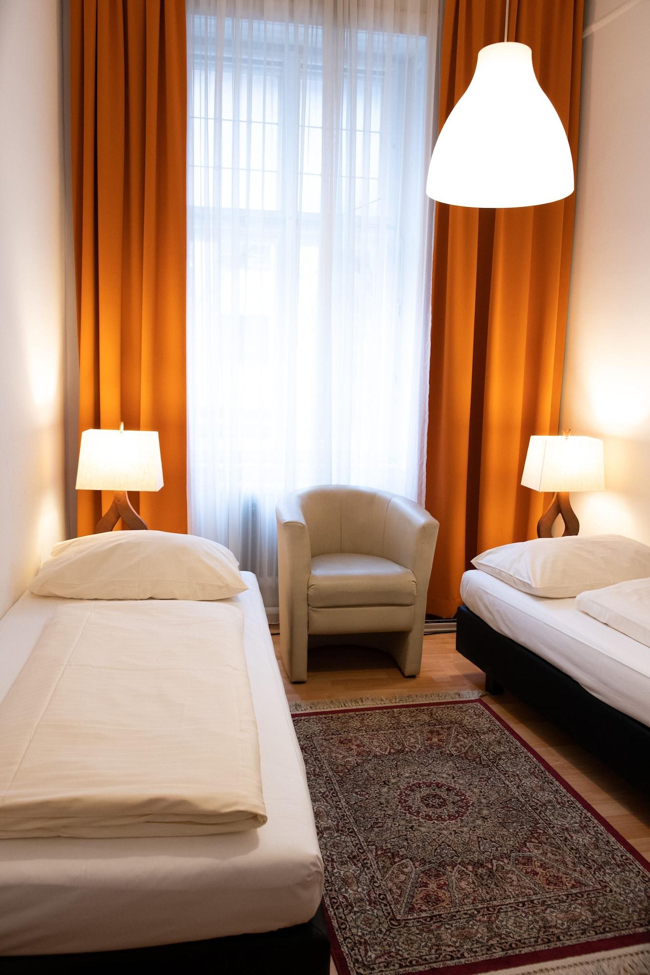 Pension Hotel Mariahilf Вена Экстерьер фото