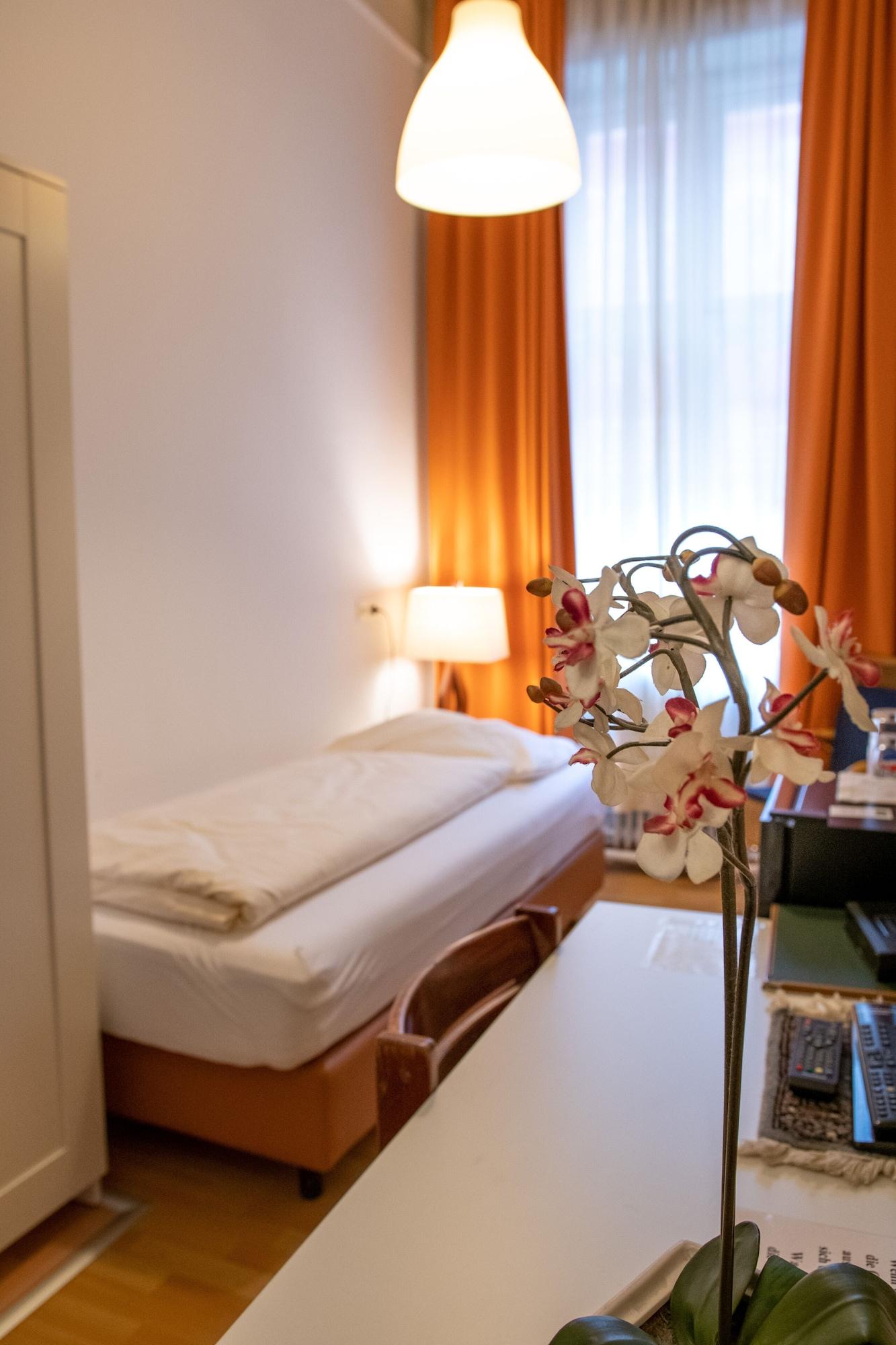 Pension Hotel Mariahilf Вена Экстерьер фото