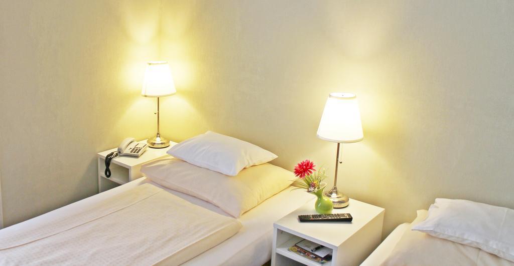 Pension Hotel Mariahilf Вена Экстерьер фото
