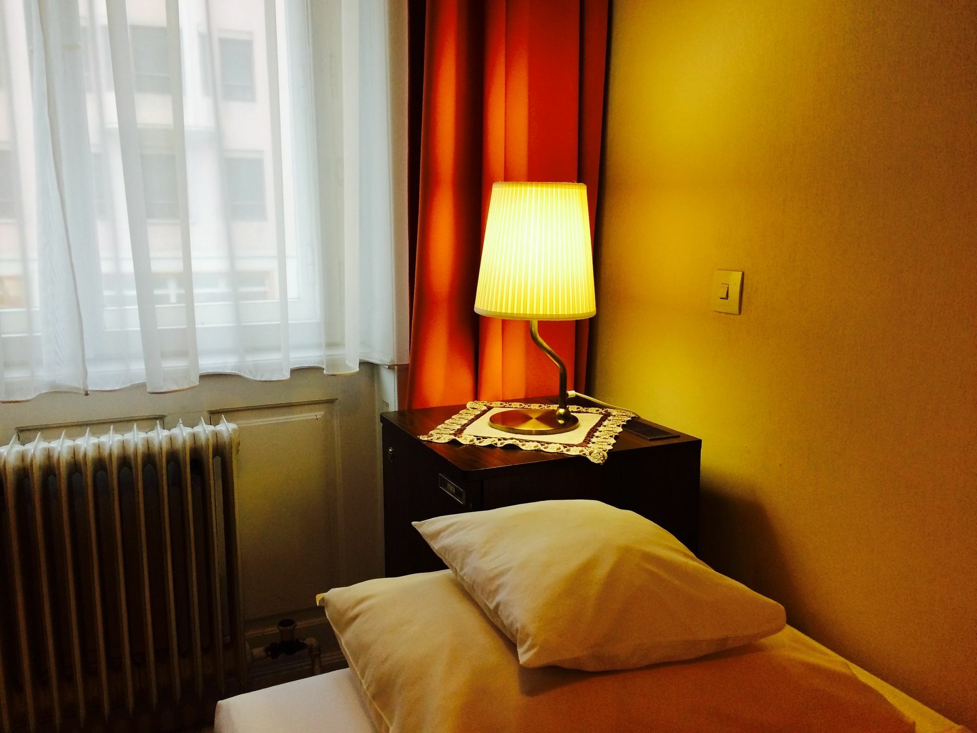 Pension Hotel Mariahilf Вена Экстерьер фото
